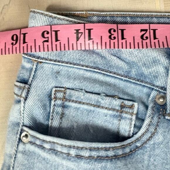 Time and Tru Light Wash Distressed Ankle Jeans Women’s Size 6 Regular Raw Hem - Picture 7 of 8